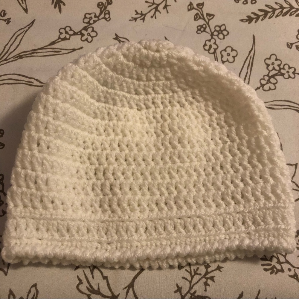 Crocheted cap – white